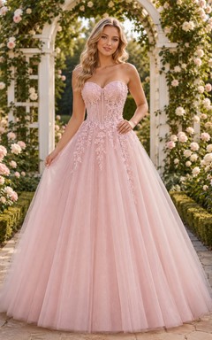 Ballkleid aus Tüll mit rosafarbener Spitze und herzförmigem Ausschnitt