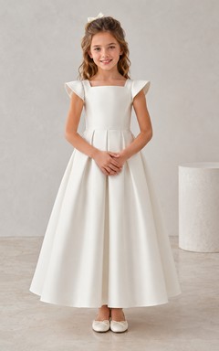 Vestido de niña de flores blanco de satén con mangas cortas, corte en A, escote joya y falda a la altura de la rodilla con detalle de lazo.