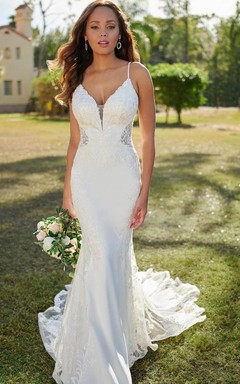 Lässiges Meerjungfrauen-Brautkleid aus Spaghetti-Spitze mit kleiner Schleppe
