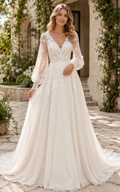 Robe de mariée en dentelle et tulle, coupe trapèze, col en V, manches longues, traîne courte