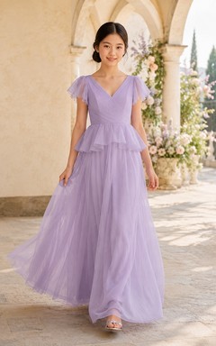 Lavendelfarbenes Brautjungfernkleid für junge Damen, A-Linie, V-Ausschnitt, kurze Ärmel, Blütenblatt-Tüll, Rüschen an der Taille, romantisch