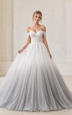 Romantisches Brautkleid in Stahlgrau, A-Linie, schulterfrei, mit Tüll, floraler Kapellenschleppe