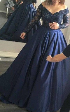 Vestido de gala de corte A, satén, encaje, hombros descubiertos, manga larga, corsé con cordones en la espalda.