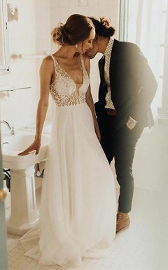 Ärmelloses, fließendes, sexy Empire-Brautkleid aus Tüll mit V-Ausschnitt und Perlenbesatz