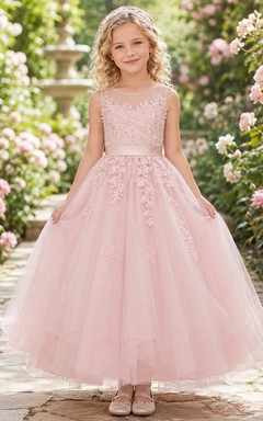 Vestido de niña de las flores, color rosa empolvado, encaje y tul, corte en A, cuello joya, largo hasta la rodilla.