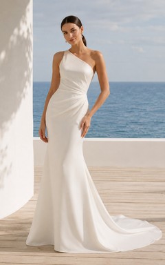 Vestido de novia sencillo y elegante de un solo hombro, estilo tubo.