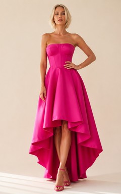 Robe de cocktail fuchsia bustier en satin asymétrique