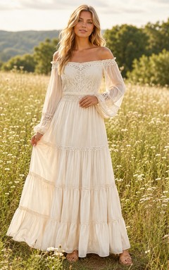 Boho-Maxikleid in Elfenbein mit langen Ärmeln, schulterfreiem Schnitt und Stufenrock