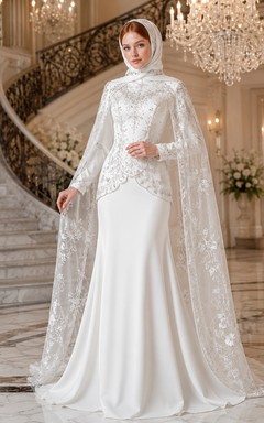 Robe de mariée deux pièces musulmane en dentelle, cape et satin, style fourreau, robe fourreau en satin et dentelle.