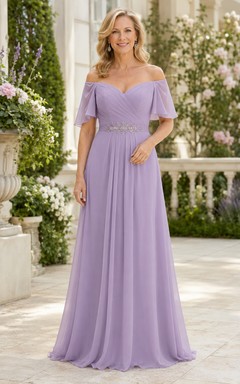 Lavendelfarbenes, schulterfreies Chiffon-Kleid in A-Linie mit flatternden Ärmeln