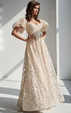 Robe fourreau empire à manches courtes et dos nu en V