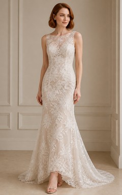 Vestido de novia sin mangas con escote en V, encaje y cola de capilla, estilo sirena.