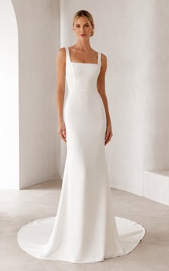 Brautkleid aus Satin, A-Linie, trägerlos, mit Schleppe