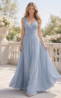 Robe de mariée bleu acier en mousseline plissée à col V et coupe trapèze, col en V