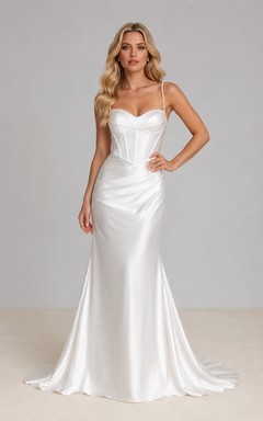 Robe de soirée fourreau en satin blanc, bretelles spaghetti, longueur au sol