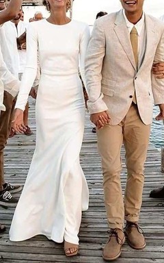 Robe de mariée fourreau minimaliste à manches longues