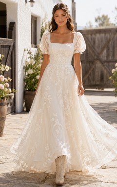 Brautkleid im Landhausstil mit Spitze, A-Linie, eckigem Ausschnitt, Puffärmeln, Schleppe und tiefem V-Ausschnitt am Rücken
