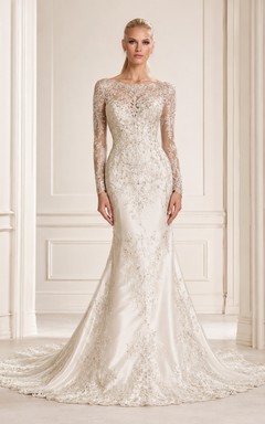 Romantisches, bodenlanges Brautkleid aus Spitze mit U-Boot-Ausschnitt, Meerjungfrauen-Schnitt, Kapellenapplikationen und elegantem Knopfverschluss am Rücken
