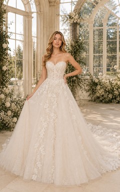 Robe de bal de mariée en dentelle avec bustier et longue traîne