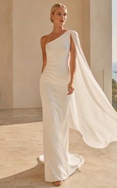 Robe de mariée élégante en satin à une épaule, fourreau et traîne.