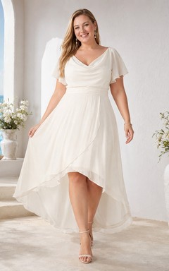 Romantisches, lässiges Chiffon-Brautkleid in Übergröße mit V-Ausschnitt, flatternden Ärmeln und asymmetrischem Saum – perfekt für die zweite Hochzeit.