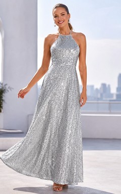 Vestido de noche plateado brillante sin mangas con escote halter y corte en A con lentejuelas