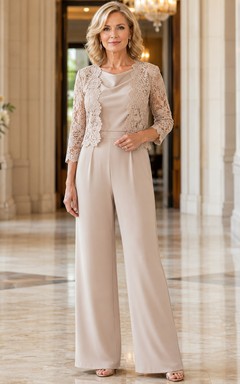 Champagnerfarbener Jumpsuit aus Spitze mit Rundhalsausschnitt und weitem Bein