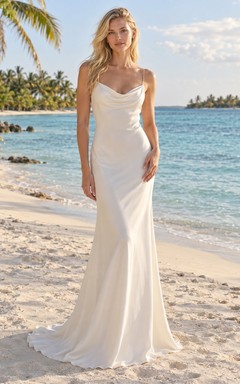 Schlichtes Meerjungfrauen-Brautkleid aus Crêpe mit Wasserfallausschnitt, dünnen Trägern und drapiertem Rücken