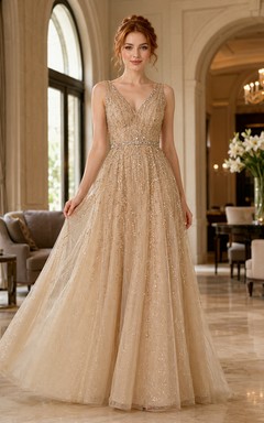 Champagnerfarbenes Charity-Ballkleid aus Spitze und Tüll mit V-Ausschnitt am Rücken
