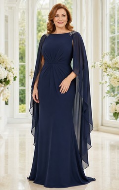 Modernes, bodenlanges Etuikleid in Übergröße in Dunkelblau mit U-Boot-Ausschnitt, Schmuckbesatz an der Schulter und langen Cape-Ärmeln