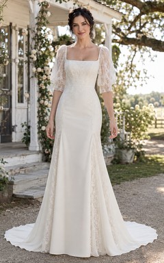 Robe de mariée sirène en satin, dos nu et dentelle, ornée d'un décolleté carré illusion mi-long, manches courtes et ourlet asymétrique, avec traîne chapelle.