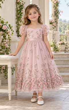 Teelanges, zartrosa geblümtes Sommerkleid in A-Linie aus Tüll mit Puffärmeln und Schleife am Rücken für Blumenmädchen