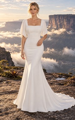 Vestido de novia de crepé estilo sirena con escote cuadrado, mangas tres cuartos sueltas y corpiño ajustado.