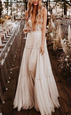 Robe de mariée bohème à décolleté plongeant, sans manches, empire, en tulle superposé et dentelle plissée