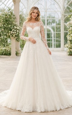 Vestido de novia de encaje con cola larga y corte en A