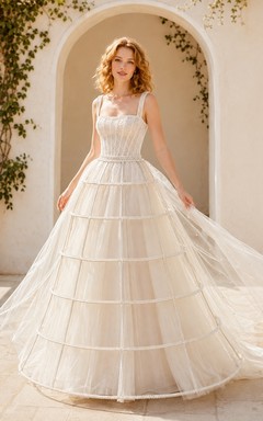 Robe de mariée simple, longue sans manches, à bretelles, coupe trapèze, idéale pour une cérémonie formelle.