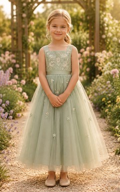 Blumenmädchenkleid aus grünem Satin-Oberteil und Tüll