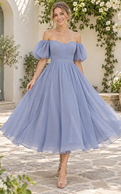 Teelanges, periwinkelfarbenes Chiffon-Brautjungfernkleid mit schulterfreiem Blick, Puffärmeln und herzförmigem Dekolleté