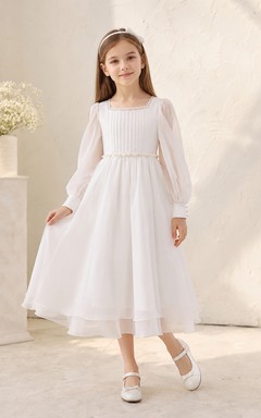 Weißes Chiffon-Teekleid mit eckigem Ausschnitt und Bischofsärmeln, perfekt für die Kommunion