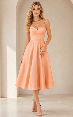 Korallenfarbenes, eckiges Spaghetti-Trägerkleid aus Satin in A-Linie, Teelänge