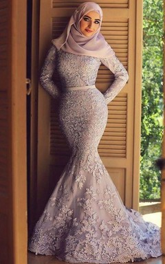 Vestido de sirena de encaje con cola larga y apliques