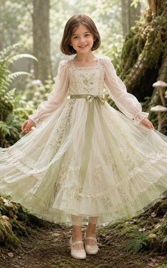 Blumenmädchenkleid aus salbeifarbenem Spitzentüll, A-Linie, lange Ärmel, Rundhalsausschnitt, Teelänge, Schärpendetail, Stufenrock