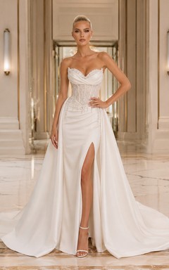 Robe de mariée pavillon en satin botanique, bustier cœur, fourreau, traîne cathédrale, surjupe amovible