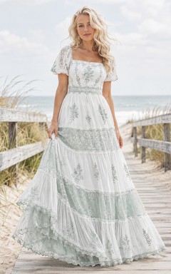 Celadonfarbenes, gestuftes, knöchellanges Brautkleid im Boho-Stil mit Blumenmuster und kurzen Ärmeln