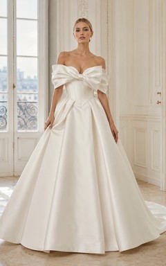 Robe de bal en satin à épaules dénudées et nœud, plissée, avec traîne chapelle