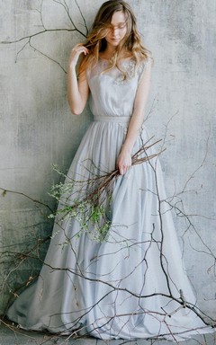 Chiffon- und Spitzenkleid mit Blume