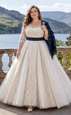 Brautkleid in Übergröße: Schottisches Tartan-Schalkleid mit halben Ärmeln, eckigem Ausschnitt und Spitze