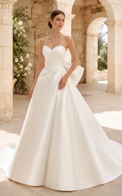 Robe de bal bustier en satin simple avec nœud dans le dos, robe de mariée de style chapelle