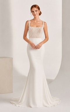Brautkleid aus Satin, Etuikleid, eckiger Ausschnitt, Spaghettiträger, Schleppe