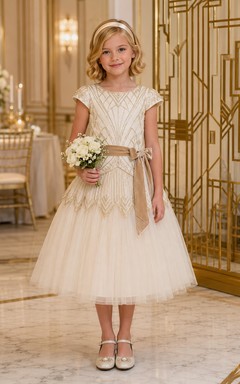 Vestido de niña de flores color marfil, largo midi, tul con cuentas, corte en A, estilo vintage geométrico, manga corta, lazo color champán.